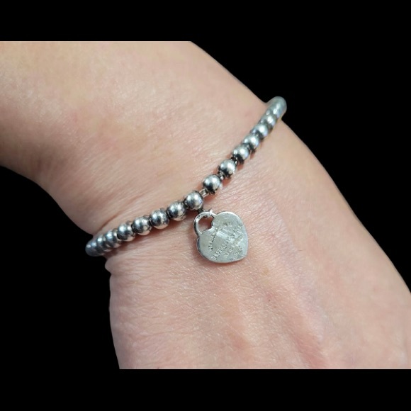 Blue Heart Tag Bead Bracelet - Picture 3 of 4